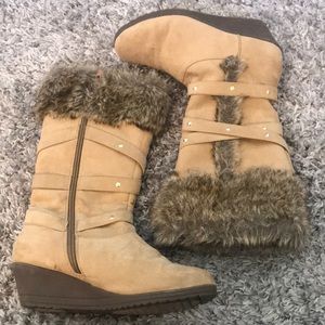 beige fur boots